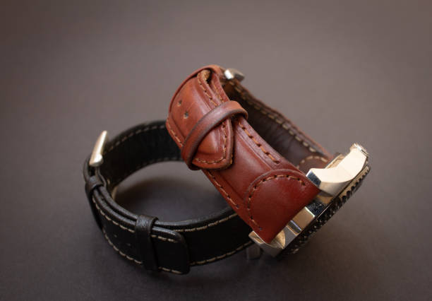 bellissimo paio di cinturini per orologi insieme su uno sfondo nero - watch strap foto e immagini stock