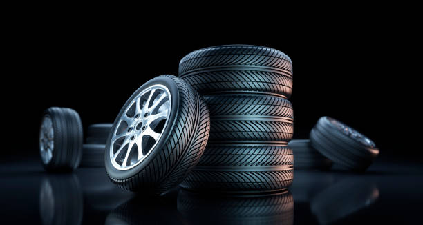 набор высококачественных автомобильных колес и шин - wheel alloy alloy wheel tire стоковые фото и изображения
