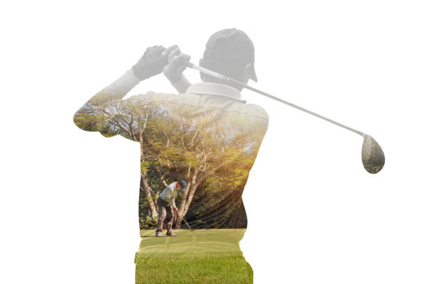 двойная экспозиция гольф-плеера, держащего клуб с полем для гольфа. - golf athlete стоковые фото и изображения