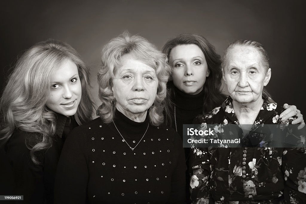 Quatro gerações de mulheres em família - Foto de stock de 70 anos royalty-free