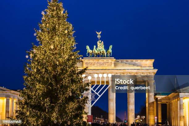 Brandenburger Tor W Czasie Świąt Bożego Narodzenia - zdjęcia stockowe i więcej obrazów Boże Narodzenie - Boże Narodzenie, Brama Brandenburska, Berlin