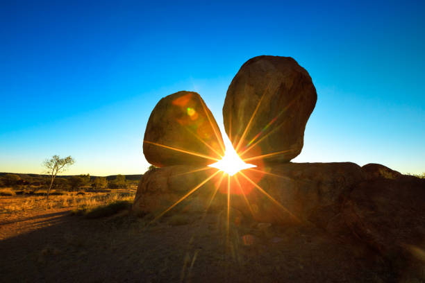 ノーザンテリトリーデビルズマーブルズ - devils marbles ストックフォトと画像