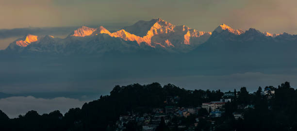 istock beautiful sunrise on kangchenjunga 1190603788