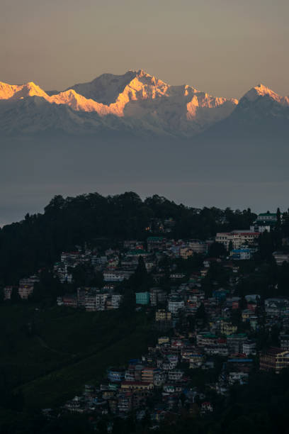 piękny wschód słońca na kangchenjunga - darjeeling zdjęcia i obrazy z banku zdjęć