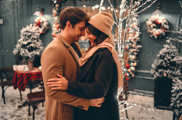 куоле на открытом воздухе зимой - couple winter expressing positivity loving стоковые фото и изображения