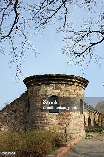 Foto de O Park Tower e mais fotos de stock de Alto - Descrição Geral - Alto - Descrição Geral, Antigo, Antiguidade