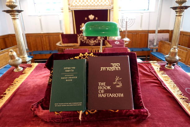 アシュケナジ・ユダヤ人シナゴーグ。プリマス・イングランド - torah ark ストックフォトと画像