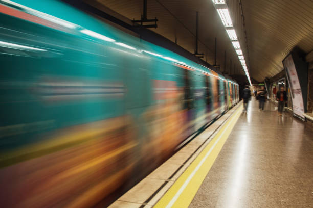 subway train in motion in madrid - commuter business station agility imagens e fotografias de stock