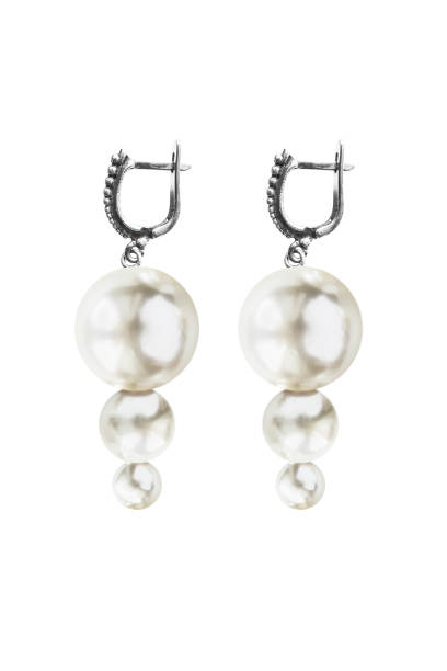 istock Pearl earrings isolated 1190625393