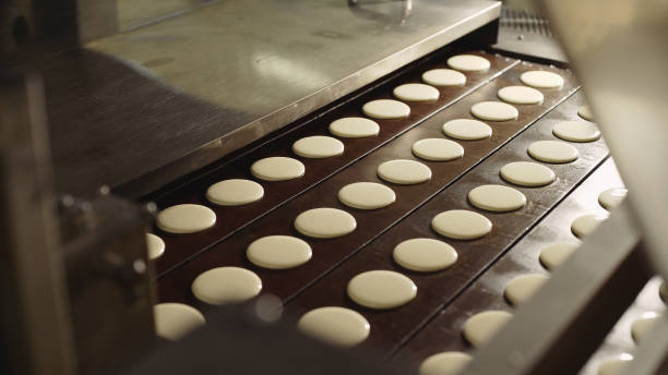 istock Cookies on the conveyor 1190638244
