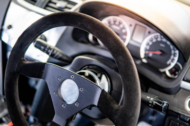 volante e painel de instrumentos do carro de competência - sign airbag driving wheel - fotografias e filmes do acervo