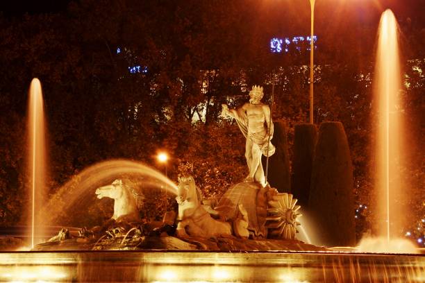 neptunbrunnen in madrid, spanien. - madrid neptune fountain spain stock-fotos und bilder