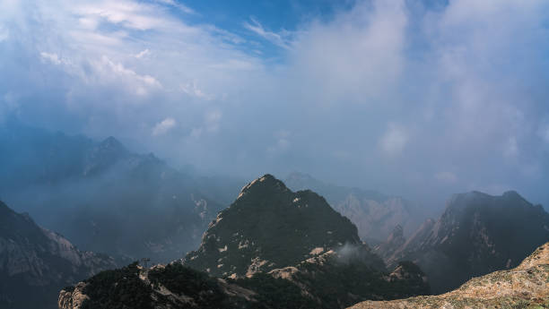 panoramic view from the west peak summit of hua shan mountain - eternity spirituality landscape rock imagens e fotografias de stock