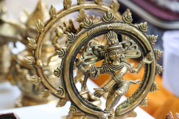 brass metal statue of lord god idol shiva in natraj dance posture - shiva posture imagens e fotografias de stock