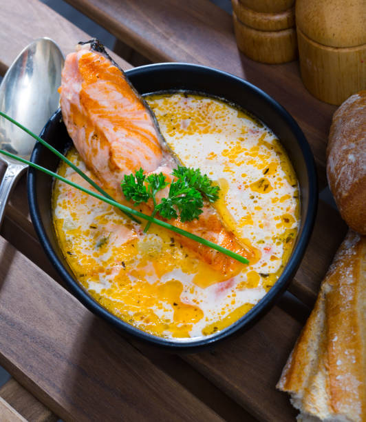 istock Creamy soup with salmon with baguette 1190683570
