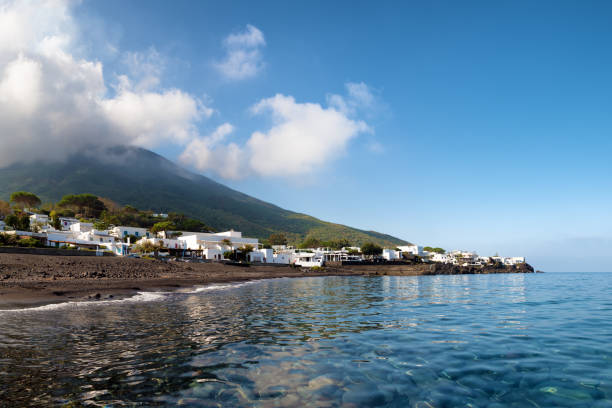 black sand and clear water of the "ficogrande" beach near the stromboli volcano, aeolian islands, italy black sand and clear water of the "ficogrande" beach near the stromboli volcano, aeolian islands, italy panarea island stock pictures, royalty-free photos & images