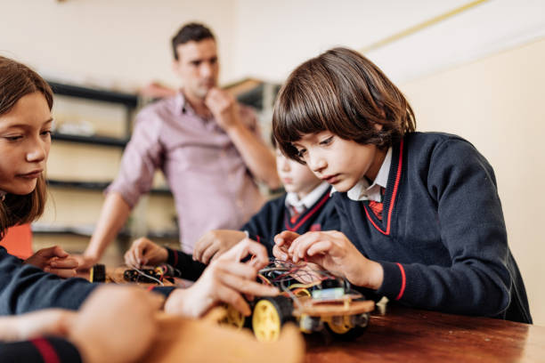 istock Elementary education in Latin America - scientific experiment with teacher 1190689484