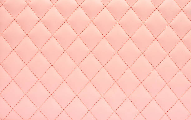 sfondo in pelle naturale colorato in rosa e cucito sotto forma di rombo. - frame pattern design leather foto e immagini stock