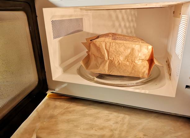 istock cooking popcorn in the microwave 1190736465