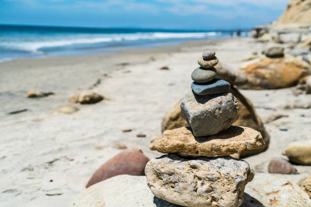 rock stacks balancing the happiness in your life - aspirations pebble balance stack imagens e fotografias de stock