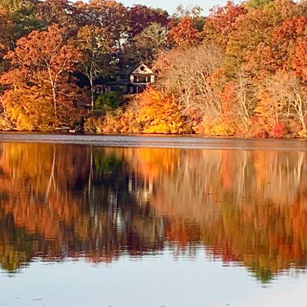 istock Lake house in the fall 1190753535