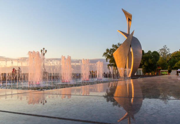 istock Sail fountain on sunset in Samara, Russia 1190766678