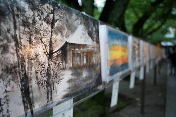 красивая выставка живописи в святилище ясукуни цзиньцзя в японии, фестиваль митама - mitoma стоковые фото и изображения