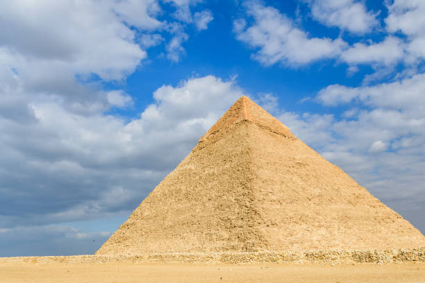 the great pyramid of khafre in giza plateau. cairo, egypt - pyramid of mycerinus pyramid great pyramid giza imagens e fotografias de stock