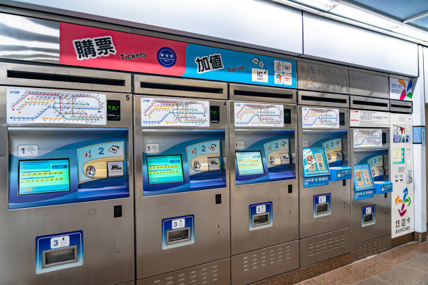 machine de billetterie de métro de métro de taipei - subway token photos et images de collection