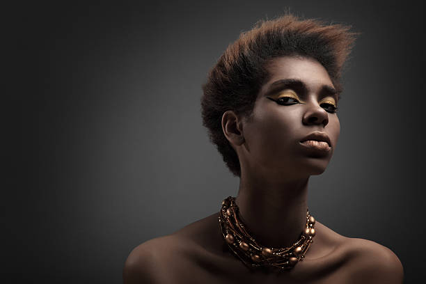 beauté africaine - black and gold photos et images de collection