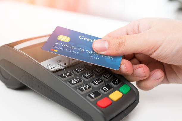 istock Man using credit card in shop 1190839272