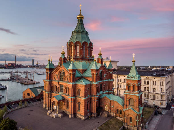 vista aérea de finlandia - catedral de uspenski helsinki fotografías e imágenes de stock