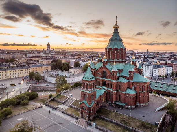 vista aérea de finlandia - catedral de uspenski helsinki fotografías e imágenes de stock