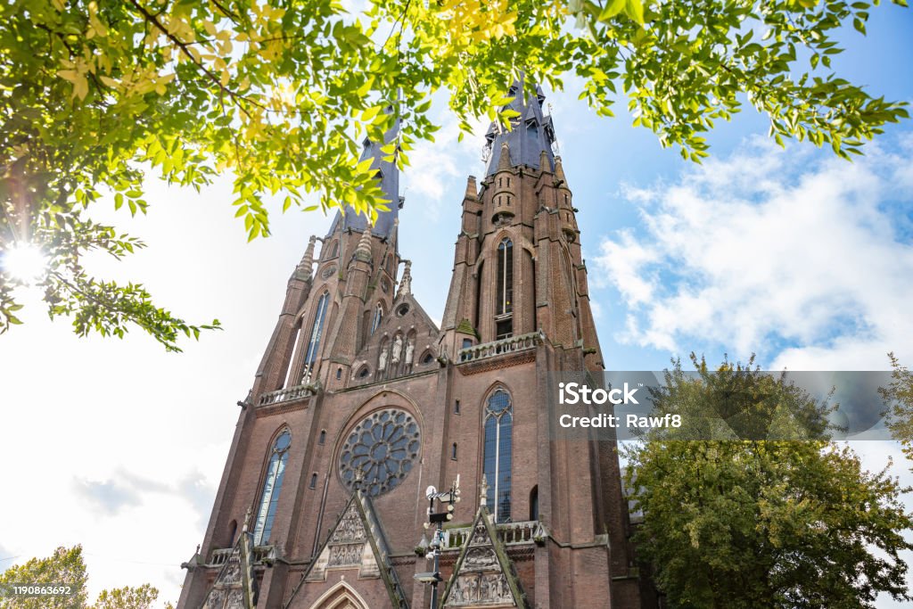 Iglesia De Santa Catalina En El Centro De Eindhoven Holanda Foto de stock y más banco de imágenes de Eindhoven - iStock Iglesia De Santa Catalina En El Centro De Eindhoven Holanda Foto de stock y más banco de imágenes de Eindhoven - iStock