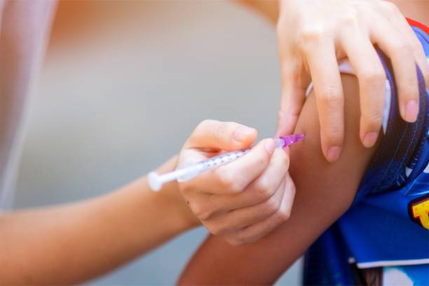 Nurses are vaccinating children in school. Nurses are vaccinating children in school. cervical cancer photos stock pictures, royalty-free photos & images