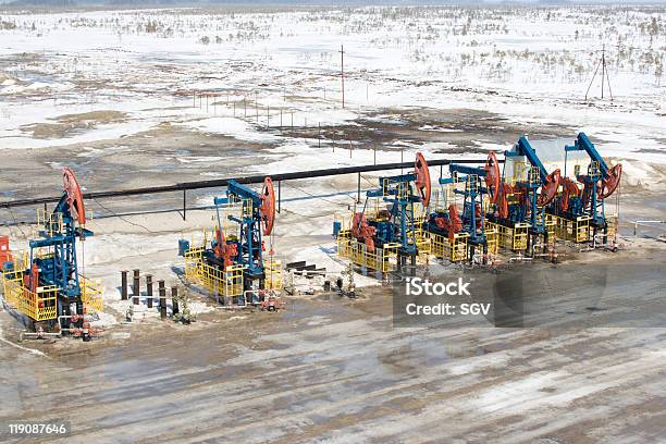 Foto de Bombas De Óleo e mais fotos de stock de Gás natural - Gás natural, Montes Urais, Sibéria