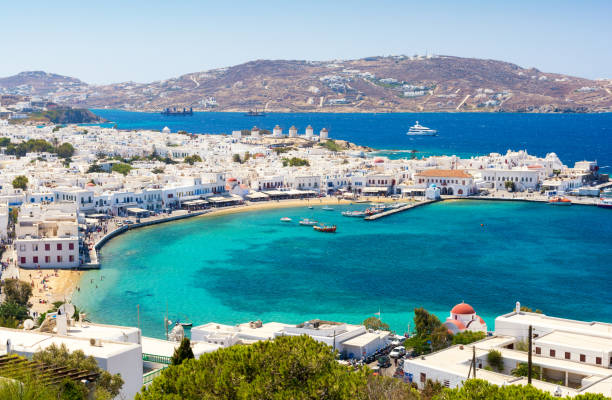 vista en la isla de mykonos, cíclades, grecia - windmill architecture traditional culture mill fotografías e imágenes de stock