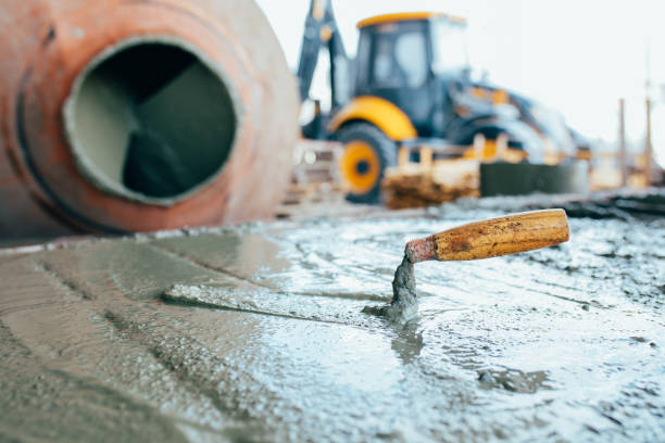 istock Trowel on fresh mortar or cement. Construction, industrial or building background consept image. 1190891677