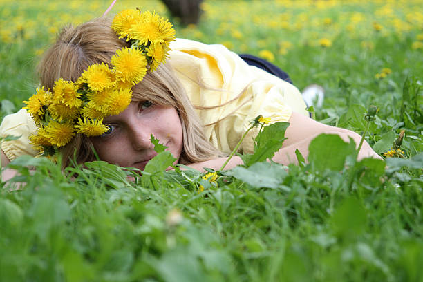 istock woman with wreath 119102982