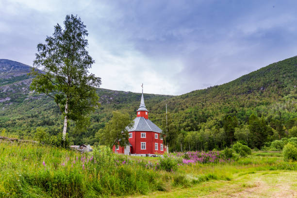 Lonset church in Oppdal, Norway Beautiful red wooden little church of Lonset, Oppdal municipality in Trondelag county in Norway, Scandinavia oppdal stock pictures, royalty-free photos & images