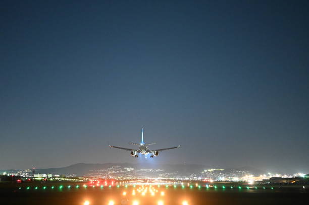 istock touch down itami air port 1191059245
