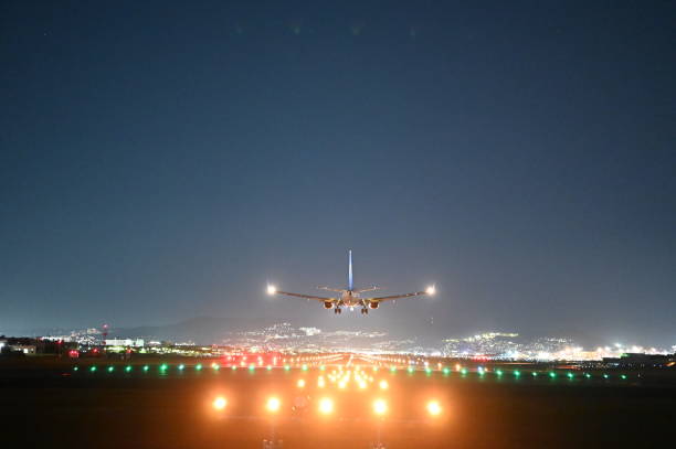 istock touch down itami air port 1191062218