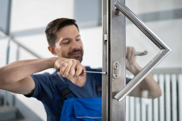 istock Handyman Fitting A New Door 1191080426