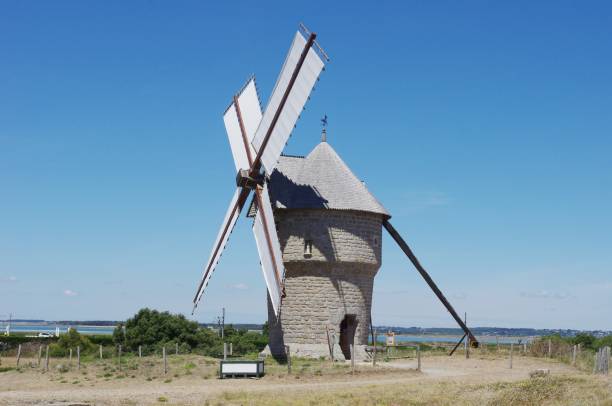Altınköy is an recreational area in Ankara near the Karapürçek region. In the photo, wind mill and some wooden houses in Altınköy and buildings in Karapürçek are seen. Citizens of Ankara visit Altınköy especially on the sunny weekends.