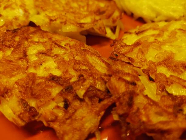 istock Trash in a frying pan 1191086391