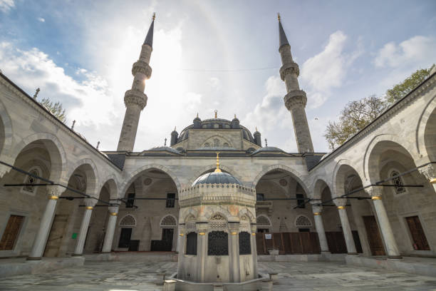 istock Yeni Valide Mosque in Istanbul 1191097760