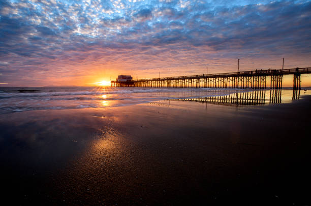 istock Newport Pier - The Illumined Path 1191152638