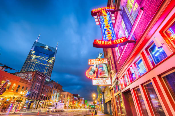 Lower Broadway Honky Tonks Nashville, Tennessee Nashville, Tennessee, USA - August 20, 2018: Honky-tonks on Lower Broadway. The district is famous for the numerous country music entertainment establishments. tennessee photos stock pictures, royalty-free photos & images