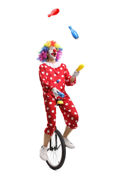 clown on a unicycle juggling - unicycle unicycling cycling wheel imagens e fotografias de stock