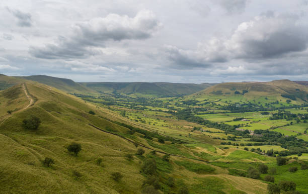 Along the ridge to Mam Tor in the Hope Valley, Peak District